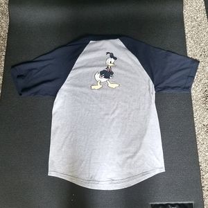 💥Mens Disney themed baseball style medium donald duck themed t shirt